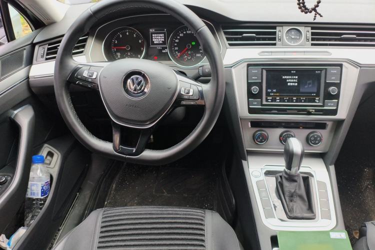 Used Volkswagen Magotan 2019 280TSI DSG Comfort Model China V Standard Center Console