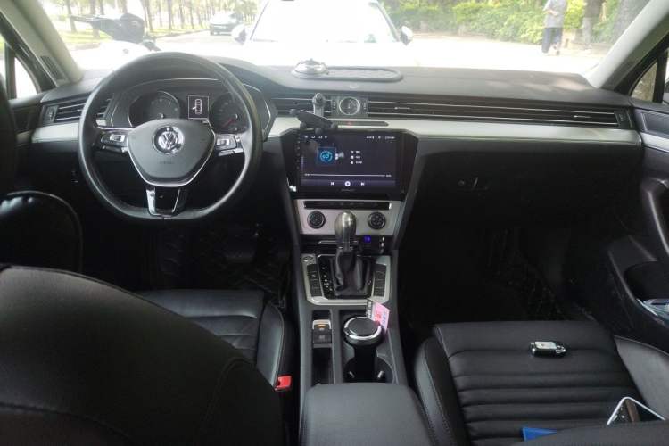 Used Volkswagen Magotan 2019 280TSI DSG Comfort Model China VI Standard Center Console