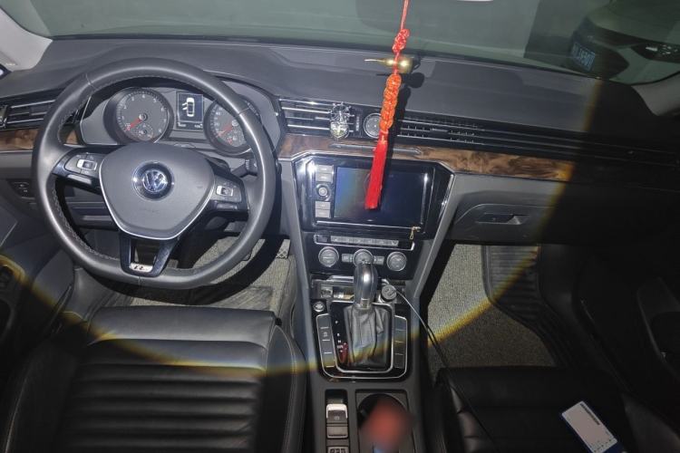 Used Volkswagen Magotan 2019 330TSI DSG Luxury Model China V Standard Center Console