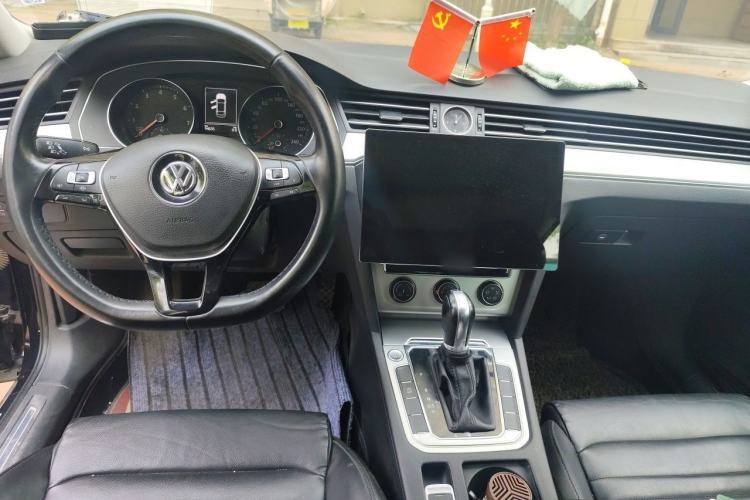 Used Volkswagen Magotan 2019 280TSI DSG Comfort Model China VI Standard Center Console