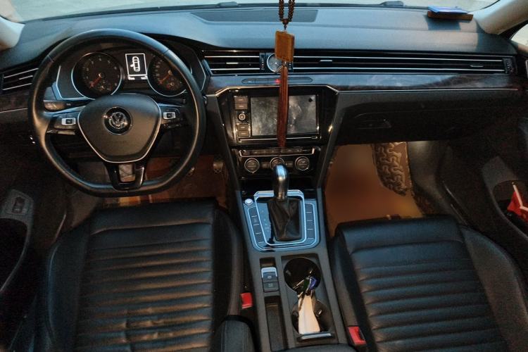 Used Volkswagen Magotan 2019 330TSI DSG Luxury Model China V Standard Center Console