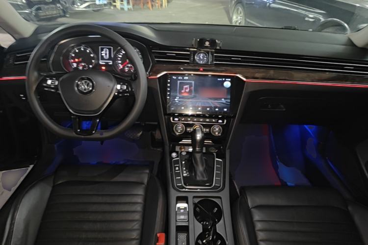 Used Volkswagen Magotan 2019 330TSI DSG Luxury Model China V Standard Center Console