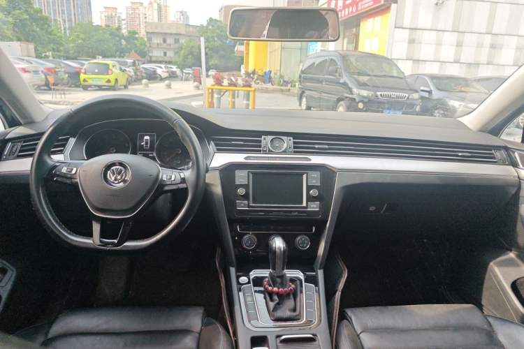 Used Volkswagen Magotan 2019 330TSI DSG Leading Edition China V Standard Center Console