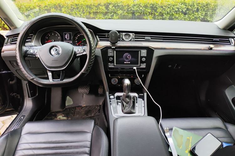 Used Volkswagen Magotan 2019 330TSI DSG Leading Model China VI Standard Center Console
