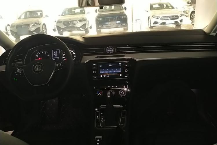 Used Volkswagen Magotan 2019 330TSI DSG Leading Model China VI Standard Center Console