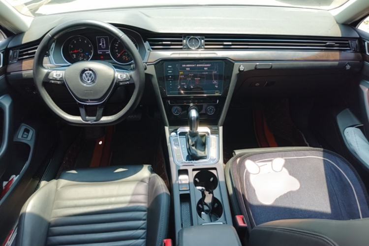 Used Volkswagen Magotan 2019 330TSI DSG Leading Model China VI Standard Center Console