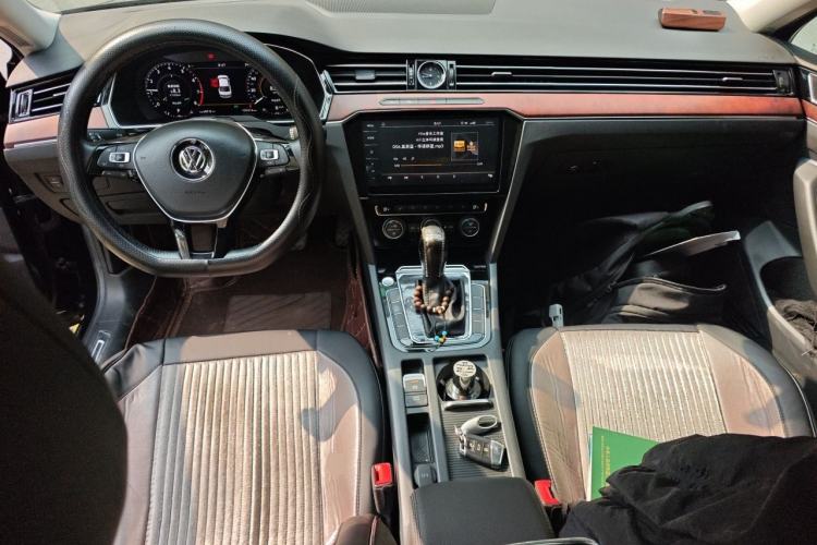 Used Volkswagen Magotan 2019 330TSI DSG Luxury Model China V Standard Center Console