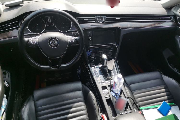Used Volkswagen Magotan 2019 330TSI DSG Luxury Version China VI Standard Center Console