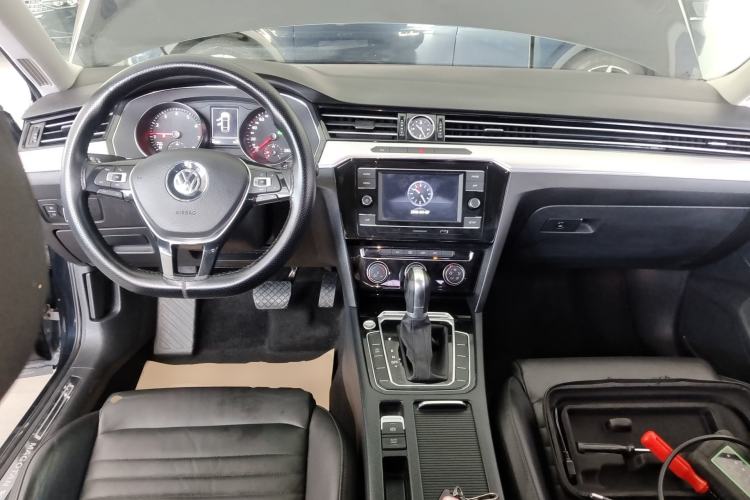 Used Volkswagen Magotan 2019 330TSI DSG Leading Edition China V Standard Center Console