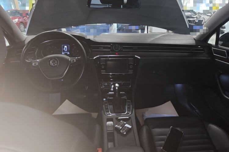 Used Volkswagen Magotan 2019 330TSI DSG Leading Model China VI Standard Center Console