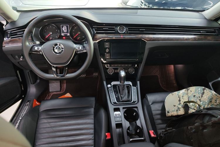Used Volkswagen Magotan 2019 330TSI DSG Luxury Model China V Standard Center Console
