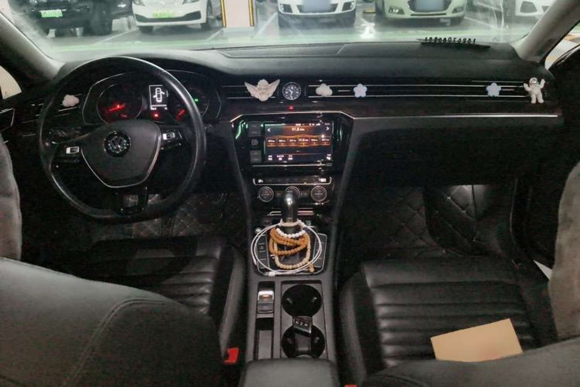 Used Volkswagen Magotan 2019 330TSI DSG Luxury Version China VI Standard Center Console