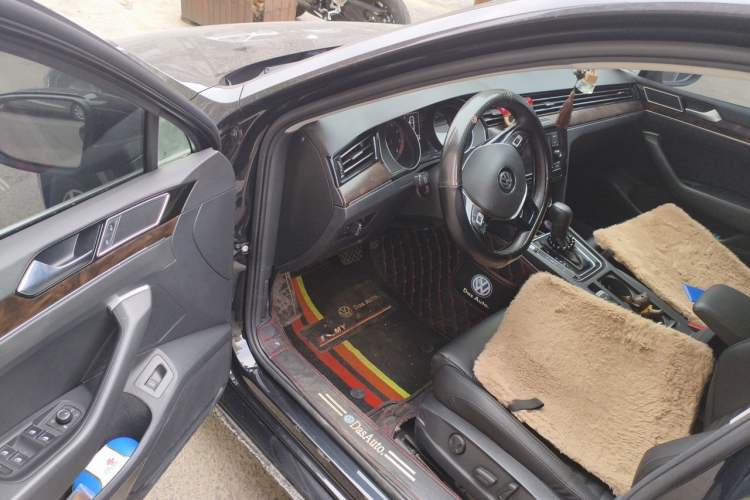 Used Volkswagen Magotan 2019 330TSI DSG Leading Model China VI Standard Driver Seat