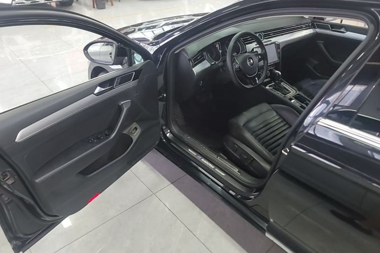 Used Volkswagen Magotan 2019 330TSI DSG Leading Edition China V Standard Driver Seat