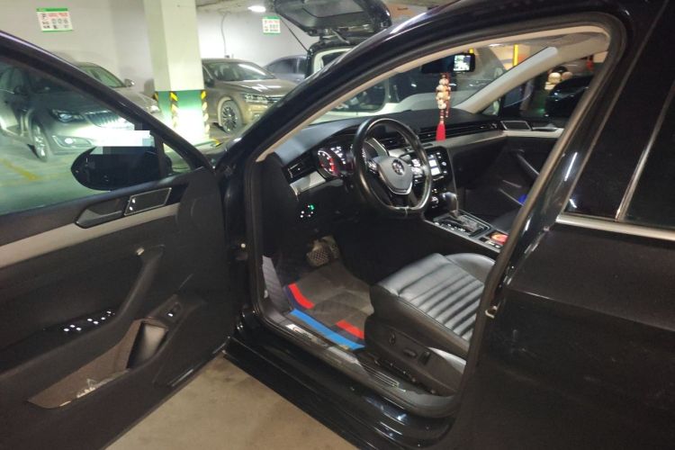Used Volkswagen Magotan 2019 330TSI DSG Leading Model China VI Standard Driver Seat
