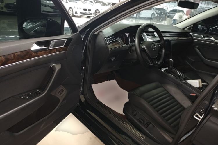 Used Volkswagen Magotan 2019 330TSI DSG Luxury Version China VI Standard Driver Seat