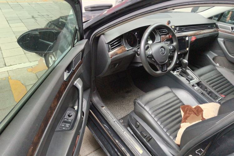 Used Volkswagen Magotan 2019 330TSI DSG Luxury Version China VI Standard Driver Seat