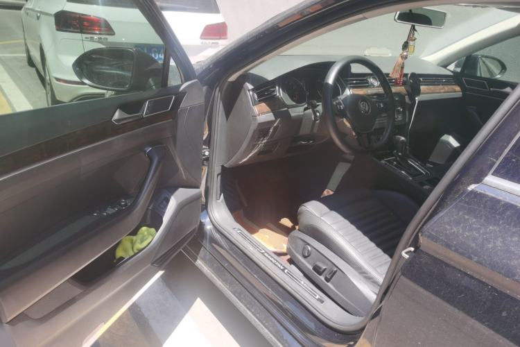 Used Volkswagen Magotan 2019 330TSI DSG Leading Model China VI Standard Driver Seat