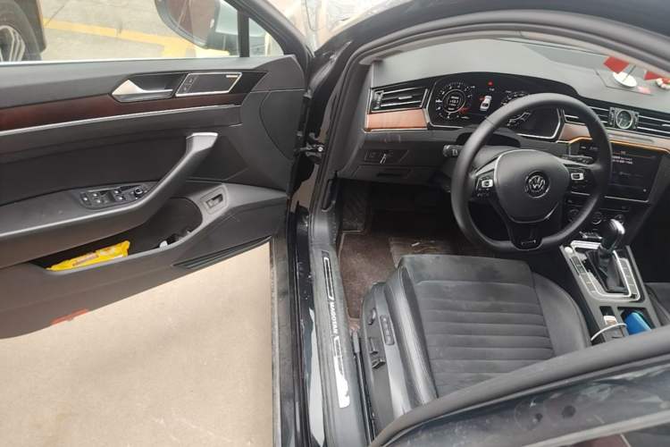 Used Volkswagen Magotan 2019 380TSI DSG Prestige Model China V Standard Driver Seat