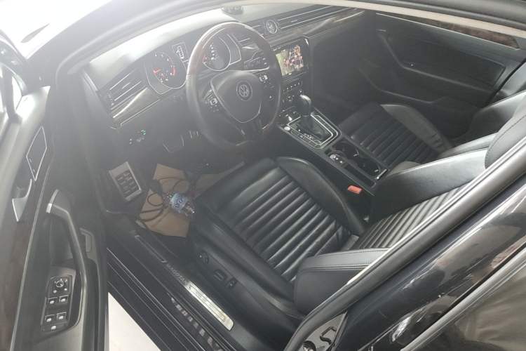 Used Volkswagen Magotan 2019 330TSI DSG Luxury Model China V Standard Driver Seat