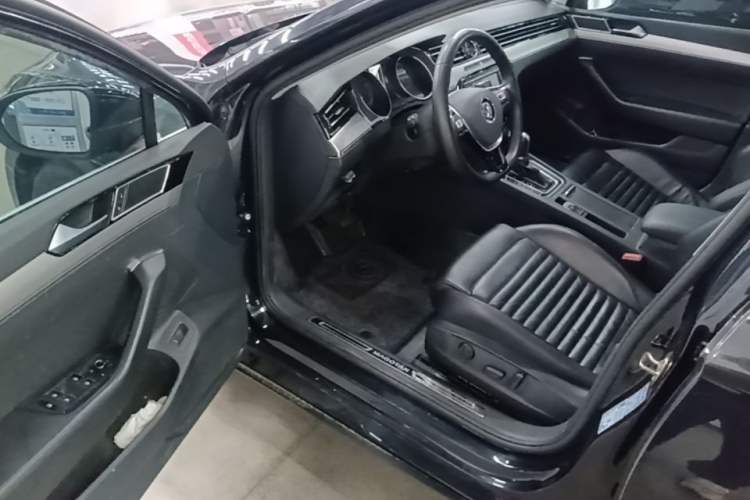 Used Volkswagen Magotan 2019 330TSI DSG Leading Edition China V Standard Driver Seat