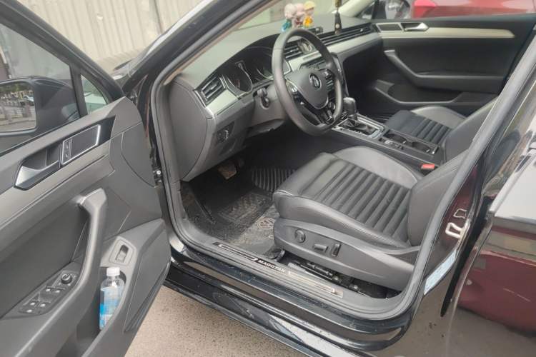 Used Volkswagen Magotan 2019 330TSI DSG Leading Edition China V Standard Driver Seat