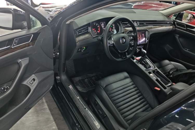 Used Volkswagen Magotan 2019 330TSI DSG Luxury Model China V Standard Driver Seat