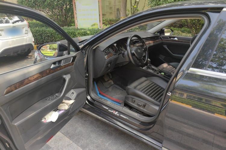 Used Volkswagen Magotan 2019 330TSI DSG Luxury Version China VI Standard Driver Seat