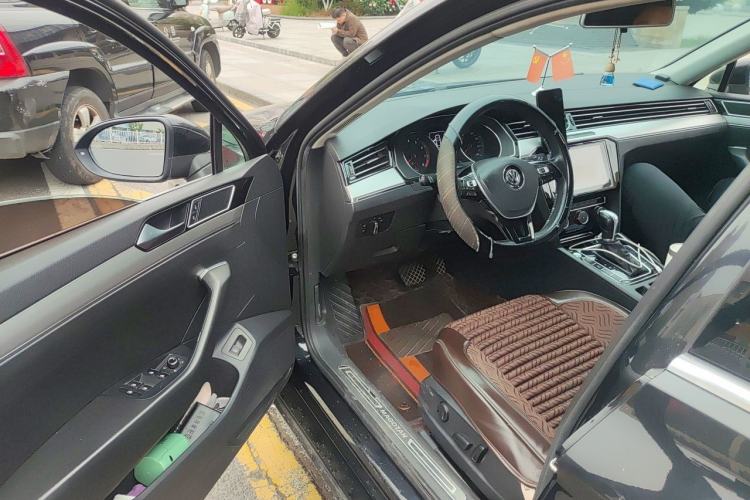 Used Volkswagen Magotan 2019 330TSI DSG Leading Model China VI Standard Driver Seat