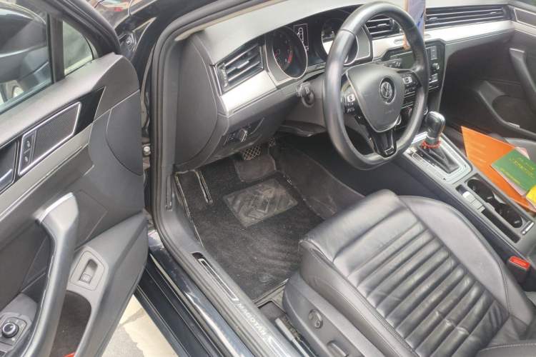 Used Volkswagen Magotan 2019 330TSI DSG Leading Edition China V Standard Driver Seat