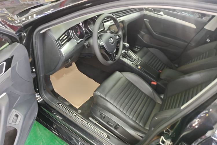 Used Volkswagen Magotan 2019 330TSI DSG Leading Model China VI Standard Driver Seat