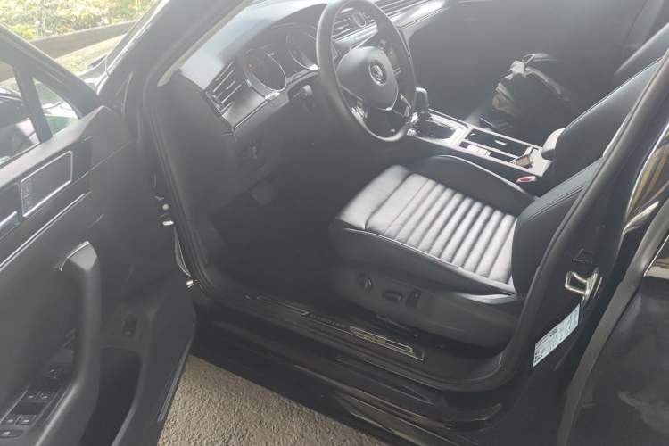 Used Volkswagen Magotan 2019 330TSI DSG Luxury Model China V Standard Driver Seat