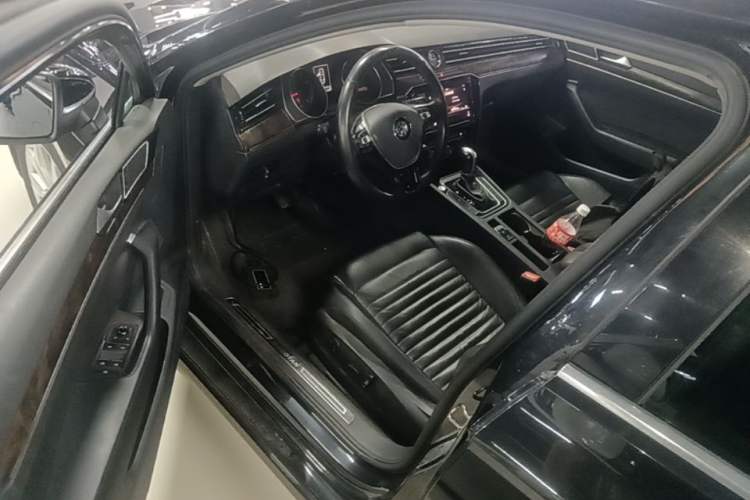 Used Volkswagen Magotan 2019 330TSI DSG Luxury Model China V Standard Driver Seat