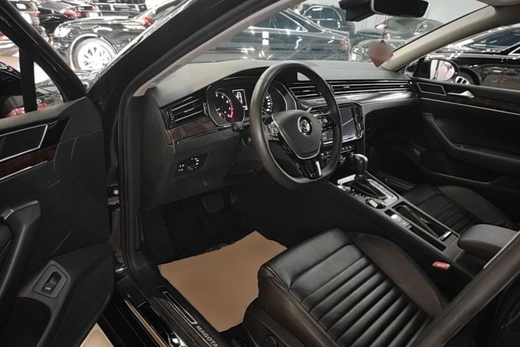 Used Volkswagen Magotan 2019 330TSI DSG Luxury Model China V Standard Driver Seat