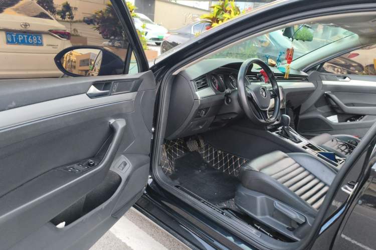 Used Volkswagen Magotan 2019 280TSI DSG Comfort Model China V Standard Driver Seat