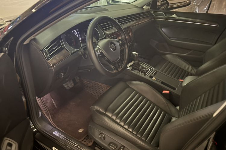 Used Volkswagen Magotan 2019 330TSI DSG Luxury Version China VI Standard Driver Seat
