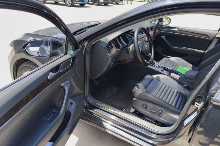 Used Volkswagen Magotan 2019 330TSI DSG Luxury Version China VI Standard Driver Seat