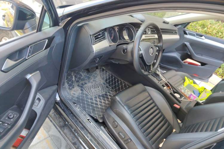 Used Volkswagen Magotan 2019 330TSI DSG Leading Model China VI Standard Driver Seat