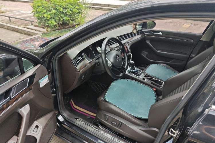 Used Volkswagen Magotan 2019 330TSI DSG Luxury Model China V Standard Driver Seat
