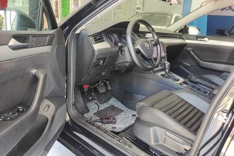 Used Volkswagen Magotan 2019 280TSI DSG Comfort Model China V Standard Driver Seat