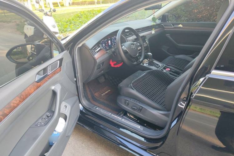 Used Volkswagen Magotan 2019 330TSI DSG Luxury Model China V Standard Driver Seat