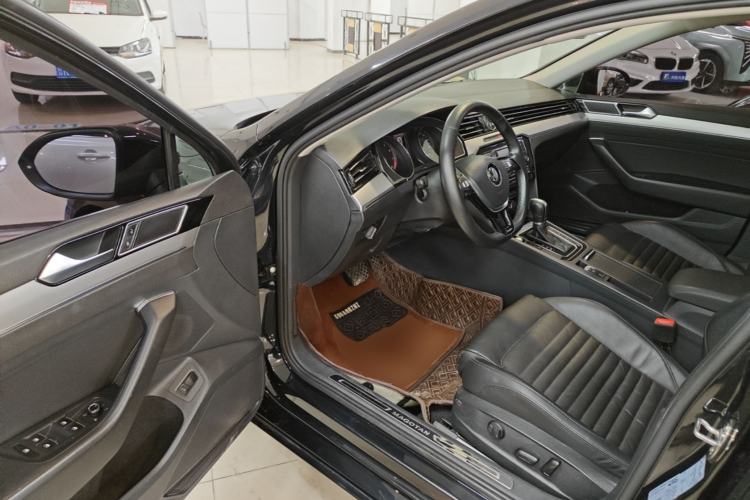 Used Volkswagen Magotan 2019 330TSI DSG Leading Edition China V Standard Driver Seat