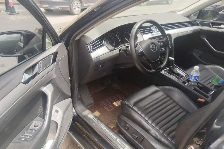 Used Volkswagen Magotan 2019 330TSI DSG Leading Model China VI Standard Driver Seat