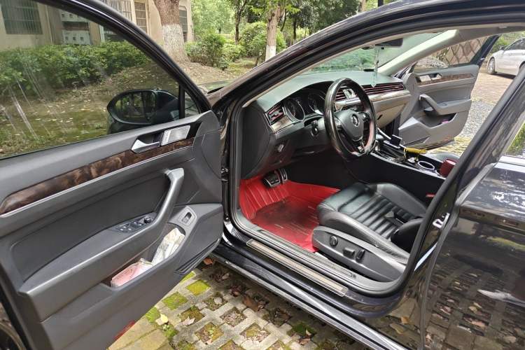 Used Volkswagen Magotan 2019 330TSI DSG Leading Model China VI Standard Driver Seat