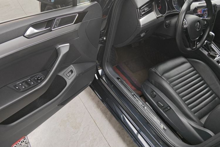 Used Volkswagen Magotan 2019 330TSI DSG Leading Edition China V Standard Driver Seat