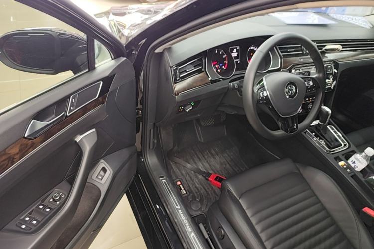 Used Volkswagen Magotan 2019 330TSI DSG Leading Model China VI Standard Driver Seat