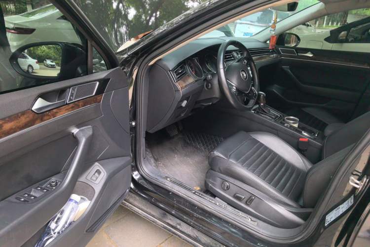 Used Volkswagen Magotan 2019 330TSI DSG Luxury Version China VI Standard Driver Seat