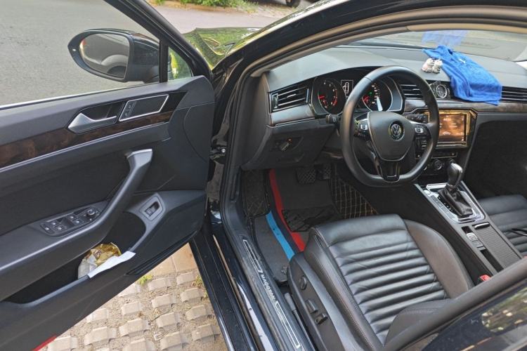 Used Volkswagen Magotan 2019 330TSI DSG Luxury Version China VI Standard Driver Seat