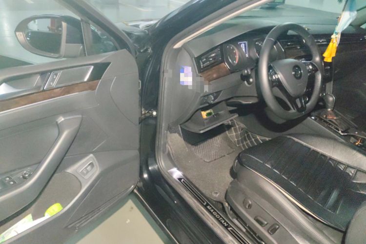 Used Volkswagen Magotan 2019 330TSI DSG Leading Model China VI Standard Driver Seat