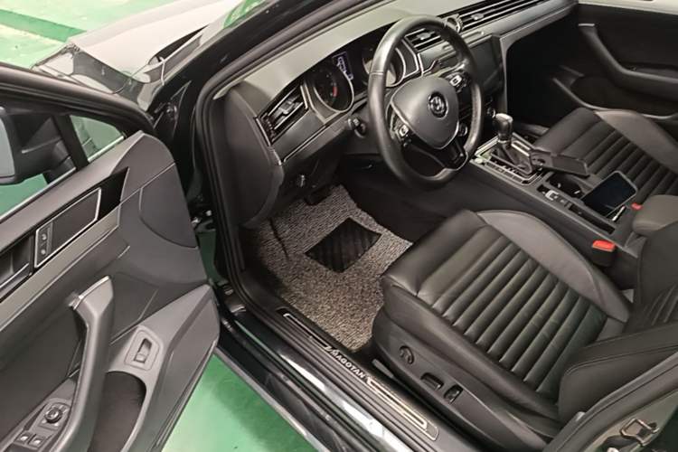 Used Volkswagen Magotan 2019 330TSI DSG Leading Edition China V Standard Driver Seat